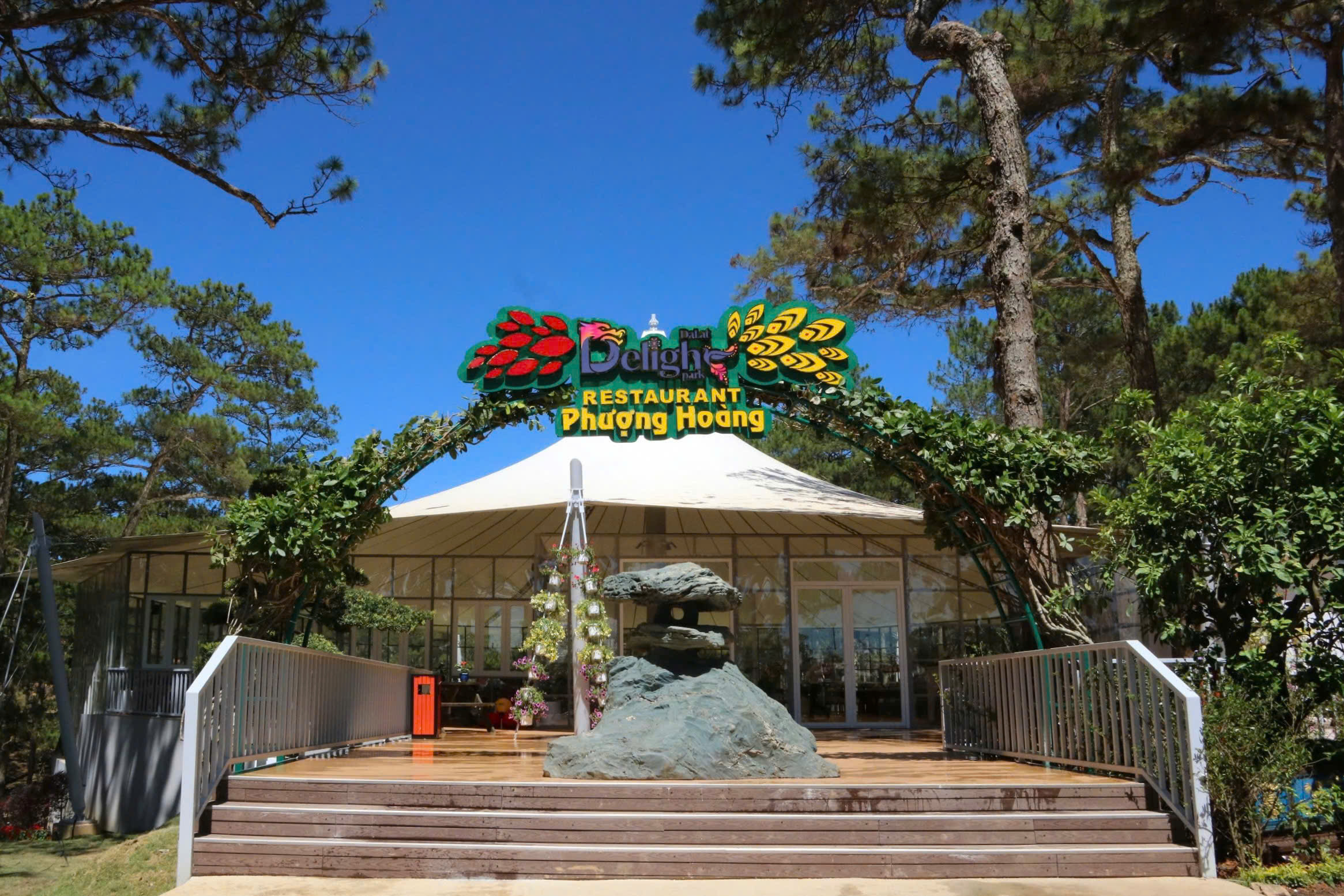 Nhà hàng Phượng Hoàng